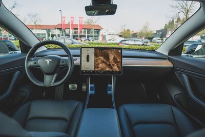 Eksperimen Ini Buktikan Bahwa Sistem Autopilot di Tesla Masih Bisa Dimanipulasi!