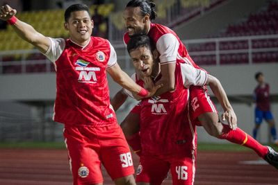 Berkerumun, Sejumlah Oknum Suporter Persija Dibubarkan Polisi di Bundaran HI