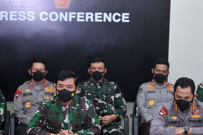 Awak KRI Nanggala Gugur, TNI AL Kibarkan Bendera Setengah Tiang