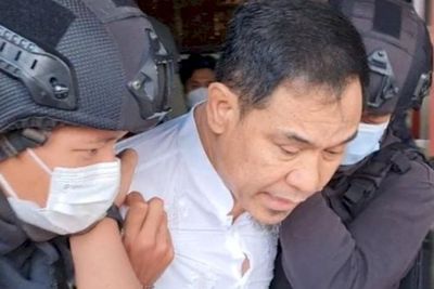 Ditangkap Densus 88, Munarman Eks Sekum FPI Dibawa ke Polda Metro Jaya
