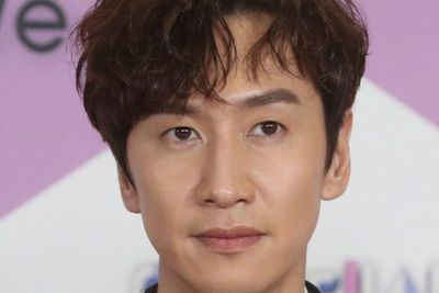 Lee Kwang Soo Mundur dari Running Man, Momen Bareng Song Jihyo Bikin Sedih