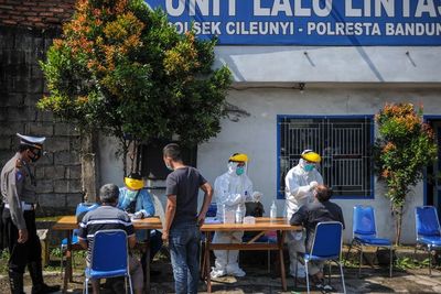 FOTO: Tes Cepat Antigen di Tol Cileunyi