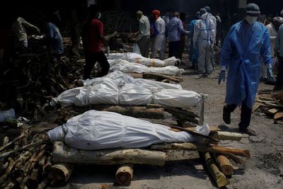 FOTO: Kremasi Massal Korban Meninggal COVID-19 di New Delhi, India