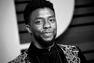 Anthony Hopkins Beri Penghormatan ke Chadwick Boseman Usai Memenangkan Oscar Aktor Terbaik