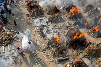Memilukan, Tsunami Covid-19 di India Bikin Tempat untuk Kremasi Jenazah Habis