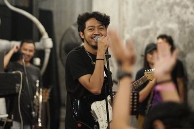 Lagu To The Bone Pamungkas Cetak Rekor di Spotify