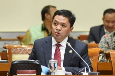 MKD DPR Dampingi KPK Geledah Ruangan Azis Syamsuddin