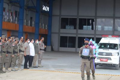 Jenazah Brimob yang Tewas di Tangan KKB Diterbangkan ke Palembang