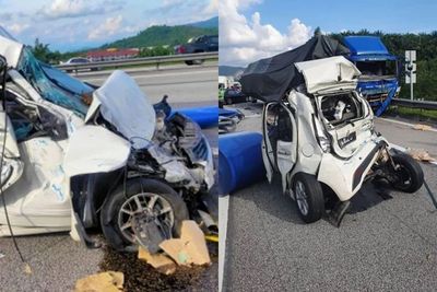 Alami Kecelakaan Beruntun, Mobil Ini Langsung Penyet Hingga Tidak Berbentuk