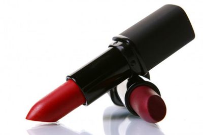 Lipstik Patah Jangan Langsung Dibuang, Lakukan Ini Agar Masih Bisa Dipakai