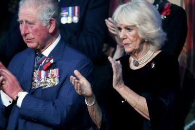 Diduga Tidak Waras, Pria Ini Tunjukkan Bukti Bahwa Dirinya Putra Pangeran Charles & Camila