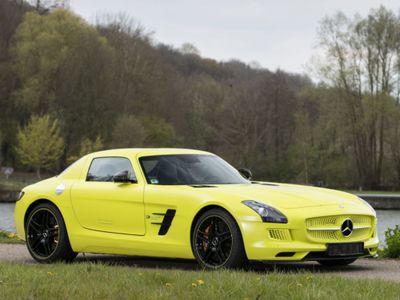 Mercedes-Benz Produksi 100 Unit SLS AMG Electric Drive!