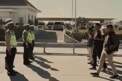 Adu Pantun Pemudik vs Polisi, Endingnya Bikin Ngakak