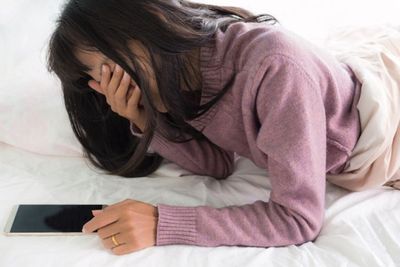 Masih Sering Ingat Masa lalu? Ini Cara Mengatasi Relapse Phase After Break up