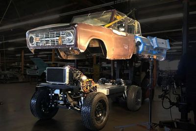 Perusahaan Ini Sukses Buat Ford Bronco Klasik Jadi Mobil Listrik dalam 24 Jam