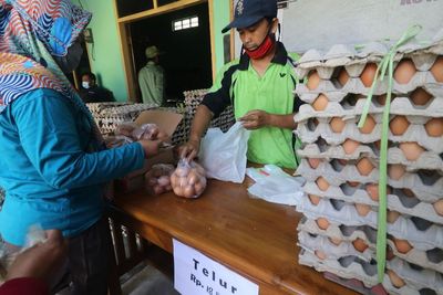 FOTO: Operasi Pasar Sepi Peminat