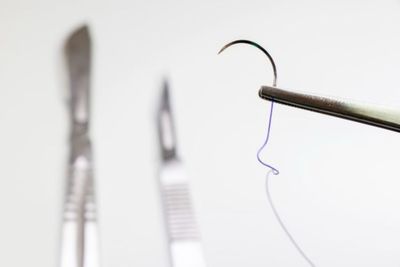 Awalnya, Benang Jahit Luka Ternyata Berasal dari Organ Tubuh Ikan