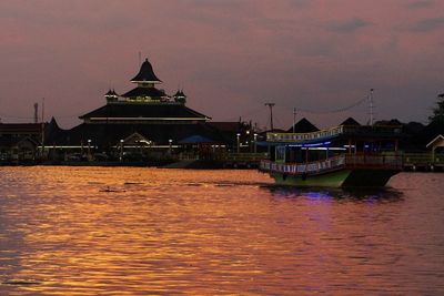 FOTO: Melihat Pemandangan Senja di Sungai Kapuas