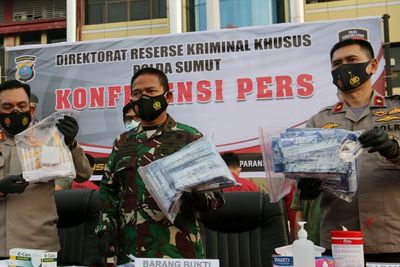 FOTO: Rilis Kasus Alat Swab Antigen Bekas di Bandara Kualanamu
