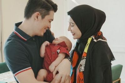 Zaskia Sungkar Bikin Netizen Takjub dan Iri Gegara Tampil Langsing Usai Lahiran