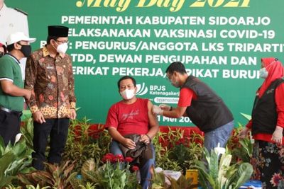 Pemkab Sidoarjo Peringati Hari Buruh dengan Vaksinasi Covid-19 Bersama