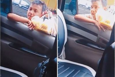 Ngakak, Bocah Ini Gombal Emak-emak Beli Nanasnya, Netizen: Jiwa Salesnya Sudah Tertanam