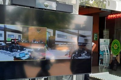 Haris Ubaidillah Menangis di Hadapan Habib Rizieq Shihab