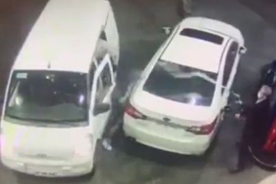 Momen Perampok Kalang Kabut usai Disemprot Bensin oleh Calon Korbannya