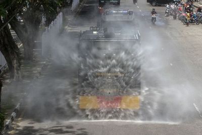 FOTO: Penyemprotan Disinfektan di Pekanbaru