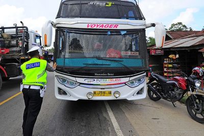 FOTO: Penyekatan Pemudik di Jalan Lintas Sumatera