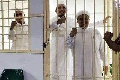 Kondisi Rizieq di Tahanan, Kepalkan Tangan Kompak Tersenyum dengan Ahmad Sobri Lubis