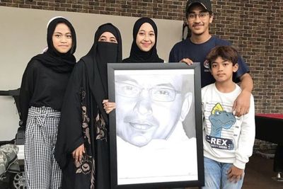 Umi Pipik Akui Sempat Stres dan Tak Makan saat Uje Meninggal