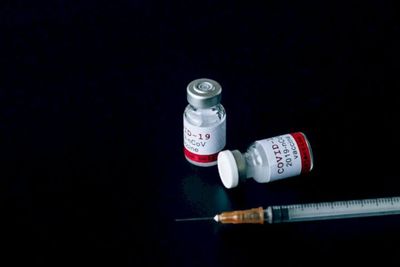 Pemprov DKI Prioritaskan Vaksin AstraZeneca untuk Warga di RW Kumuh