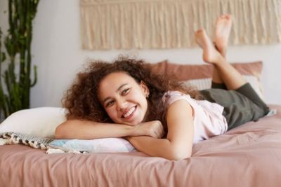 Kecanduan Berada di Atas Kasur? Bisa Jadi Kamu Clinomania