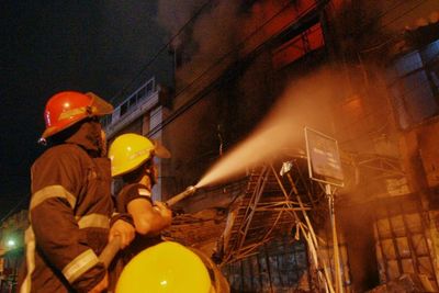 10 Armada Damkar Berjuang Padamkan Api di Toko Mebel di Jalan Brigjen Zein Hamid Medan