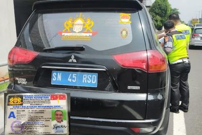 Kocak! Polisi Temukan Pemobil Beridentitas Negara Kekaisaran Sunda Nusantara di Jakarta