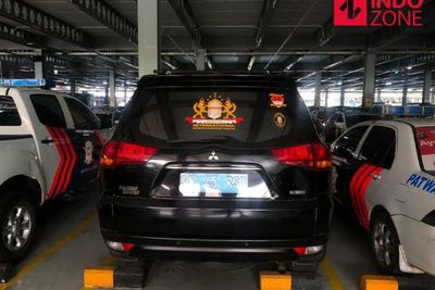 Ini Penampakan Mobil Negara Kekaisaran Sunda Nusantara yang Ditahan Polda Metro