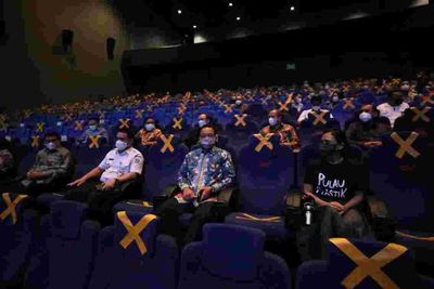 Anies Ajak Anak Buahnya Nobar Film di Bioskop