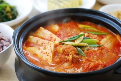 Segarnya Sup Tofu dan Kimchi, Kita Buat di Rumah Yuk