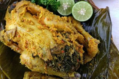 Begini Loh Cara Mudah Buat Ayam Betutu Khas Bali