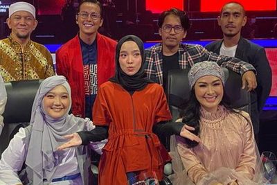 Nissa Sabyan Manyun Foto Bareng Iis Dahlia dan Ayus, Netizen Serukan Pelakor Tiba