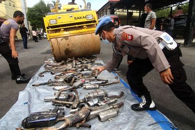 FOTO: Pemusnahan Knalpot Bising di Pontianak