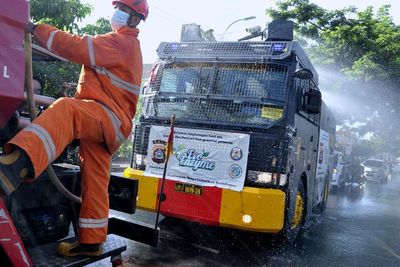 FOTO: Penyemprotan Disinfektan Kawasan Pariwisata Bali