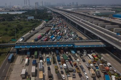 FOTO: Kemacetan di Check Point Penyekatan Tol Cikarang Barat