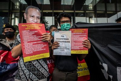 FOTO: Aksi Koalisi Masyarakat Sipil Antikorupsi