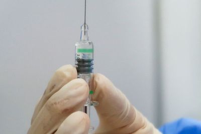 Vaksin Covid-19 Sinopharm yang Dikembangkan China Mendapat Persetujuan WHO