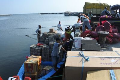 FOTO: Distribusi Sembako Warga Kepulauan Madura