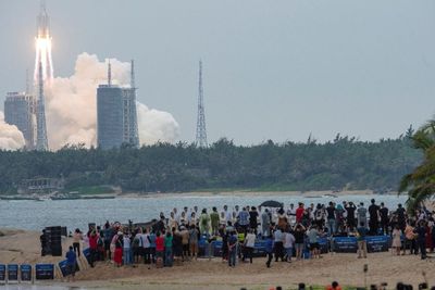 Lokasi Masih Teka-teki, Puing-puing Roket Tiongkok Jatuh Hari Minggu?