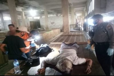 Mayat Lelaki tak Dikenal Tewas Telungkup di Atas Meja di Pasar Gambir Tebingtinggi