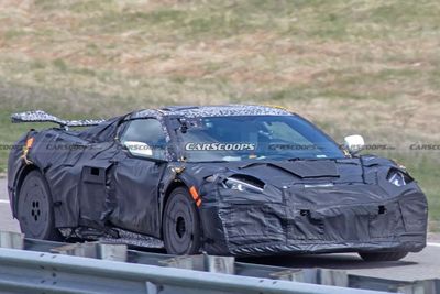 VIDEO: Melihat C8 2022 Corvette Z06 Kamuflase Melaju di Jalanan!